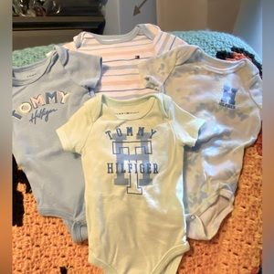 Tommy Hilfiger 4 pack unisex infant onesies size 0-3 months pastel colored